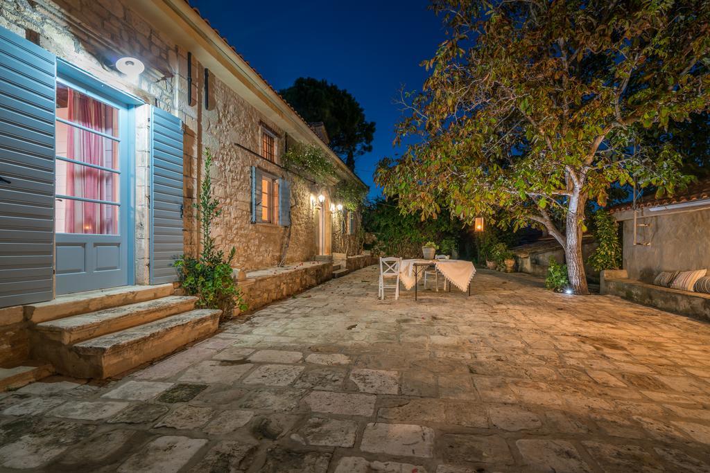Bratis Holiday Home Kallithea  Extérieur photo