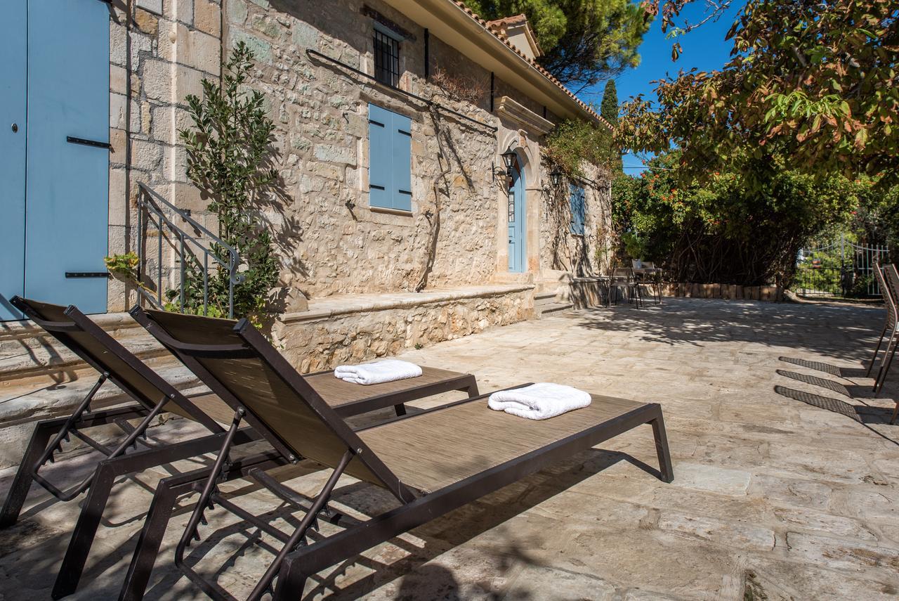 Bratis Holiday Home Kallithea  Extérieur photo